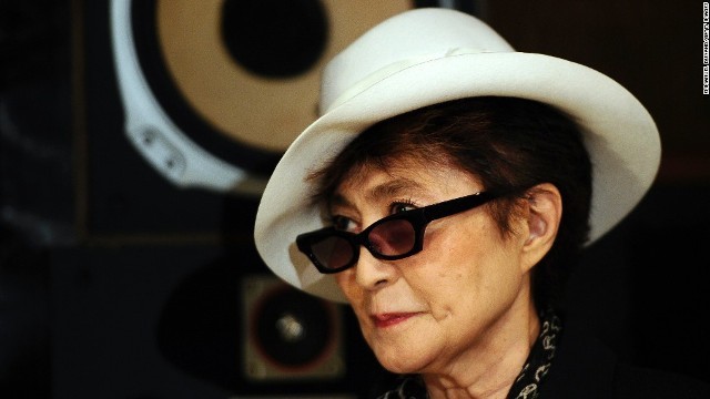 オノ・ヨーコさんが入院、脳卒中報道は否定 ニューヨーク