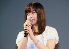 橋本環奈、薬師丸ひろ子をリスペクト!ゆうばりで新旧『セーラー服と機関銃』