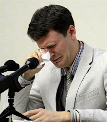 北朝鮮で拘束の米大学生、会見で謝罪 「展示物持ち帰ろうと」