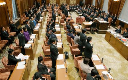 16年度予算案、衆院予算委で可決…今夕通過へ
