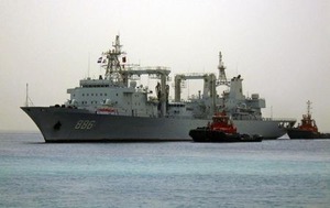 中国海軍、初の自走式浮きドック導入 近代化進める