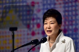 韓国大統領が北朝鮮に警告、「核開発続ける限り圧力続く」