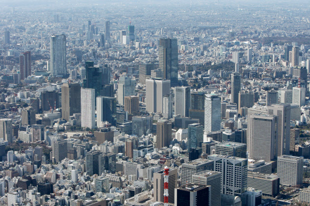 UPDATE 1-設備投資額10 12月期は前期比横ばい、高水準維持=法人企業統計