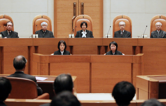 認知症男性の徘徊「監督可能でない」 家族の賠償責任認めず