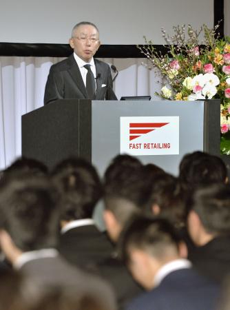 ユニクロ、一足早く入社式=大卒者ら412人参加