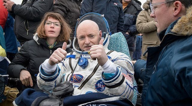 宇宙滞在1年のケリー飛行士、身長5センチ伸びる