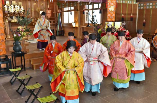女性神職による、女性のための、ひなまつり神事 佐佳枝廼社、9人が幸せ祈願 福井
