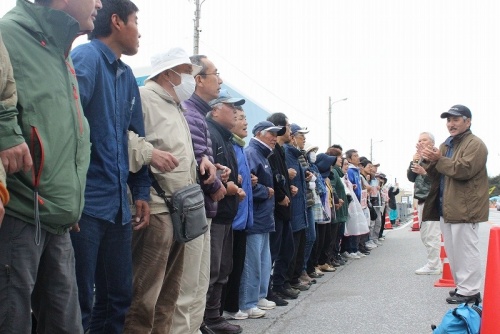 「辺野古移設断念まで心を一つに」 シュワブゲート前に市民ら８０人余