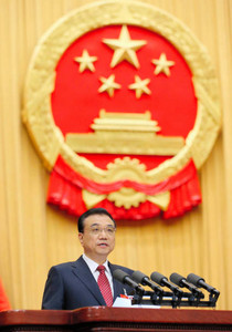 中国全人代 成長維持は不透明 21年ぶり目標に幅