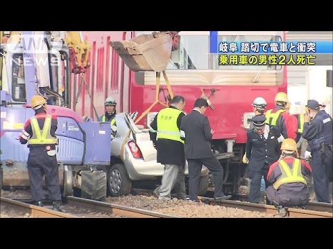 列車と衝突、車の男性2人死亡=遮断機下りた踏切に進入か—岐阜