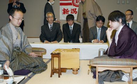 渡辺2冠が2勝1敗=将棋・棋王戦