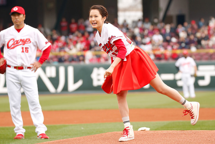 前田敦子、「モヒカン故郷に帰る」ゆかりの地・広島で始球式に登板