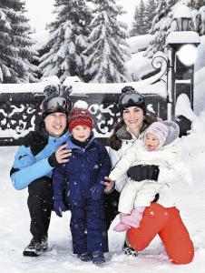 仏で親子4人雪遊び…ウィリアム王子が写真公開 2016年03月08日 23時49分