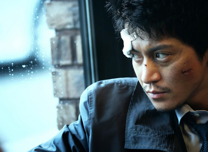 今秋公開の映画「ミュージアム」小栗旬扮する刑事・沢村の場面カット