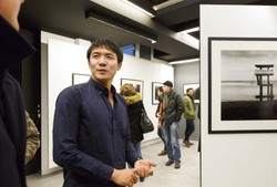 震災5年、パリで写真展 - 日本の岡原さん