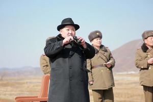 北朝鮮:核実験継続を指示…金第1書記、ミサイル訓練視察
