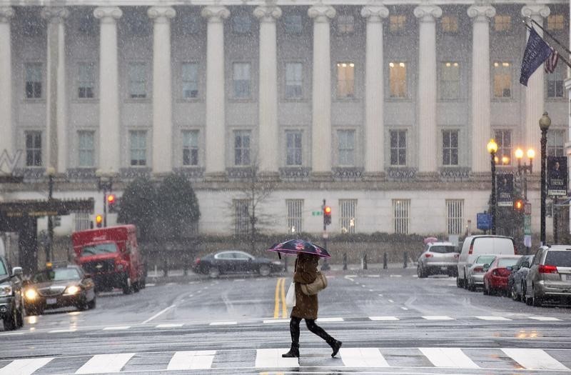 米2月の財政赤字0・1%増 国債の利払い費増加で