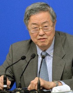 中国人民銀総裁:信用リスクの高まりを警告-成長目標の達成は可能