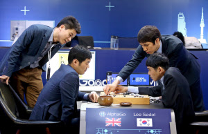 AI、人知迫る一石 トップ棋士に勝ち越し 「アルファ碁」3連勝