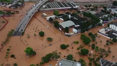 ブラジル 洪水と地滑り20人死亡