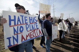 アングル:荒れる選挙集会、SNSで広がる「反トランプ運動」
