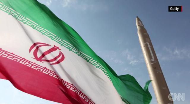 イラン、初の3段式ロケット打ち上げの可能性 米当局者