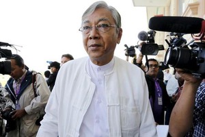 ミャンマー議会、スー・チー氏側近を大統領に選出