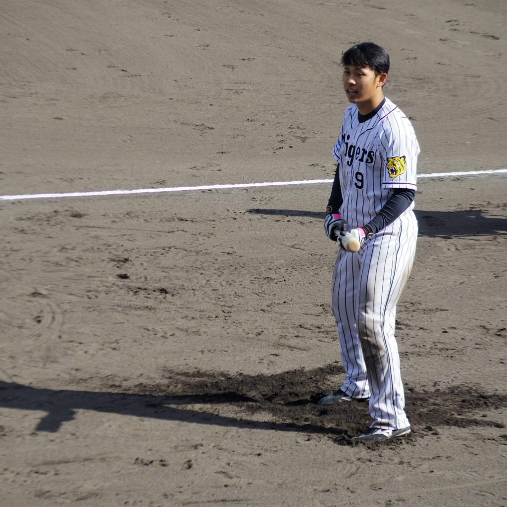 阪神高山故郷で初3安打、原点ミートでスタメンだ
