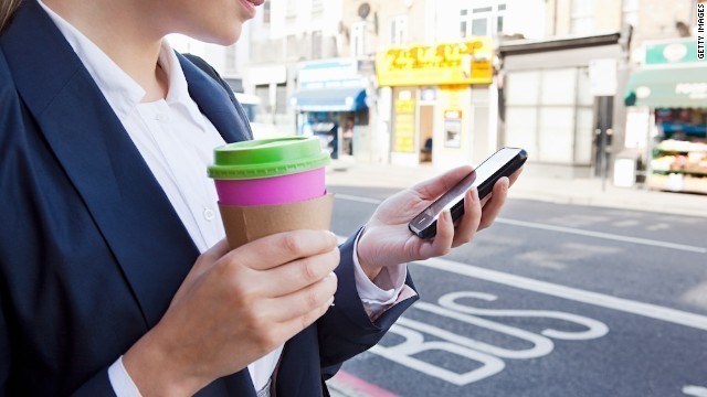 音声アシスタント、深刻な状況では役に立たず? 各社比較