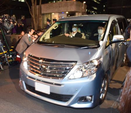 清原被告保釈 周辺道路の安全優先、姿は見せず 入院先へ直行