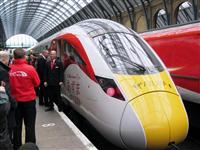 英国高速鉄道に日立製作所の新型車両「あずま」 ロンドンで公開、2018年に運行
