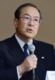 東芝、2年で3万4000人減員 規模縮小で再建急ぐ