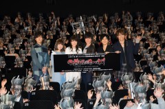 人気声優・宮野真守、出てないのに舞台あいさつ登場「なんでここにいるんだ?」