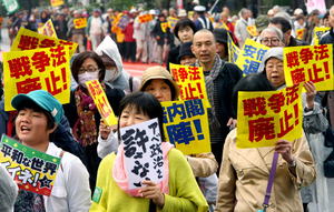 安保法成立から半年、反対派が集会 民主・枝野氏も参加
