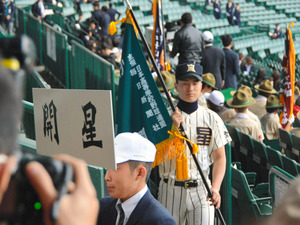 選抜高校野球が開幕…出場32校が入場行進