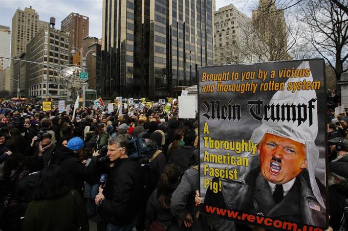 ＮＹで反トランプ氏デモ アリゾナでは道路封鎖