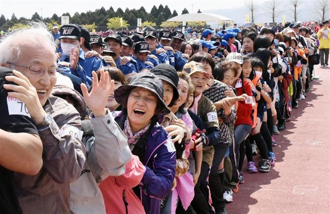 イベント・祭典 「人間椅子」2067人 ギネス更新、宮崎・小林