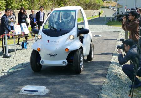 バッテリー搭載しないEV 専用道から電気エネルギー