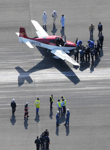 鹿児島空港で小型機が前脚損傷 立ち往生で60便欠航