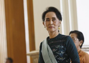 ミャンマー、スー・チー氏が入閣 大統領府相や外相など兼務へ