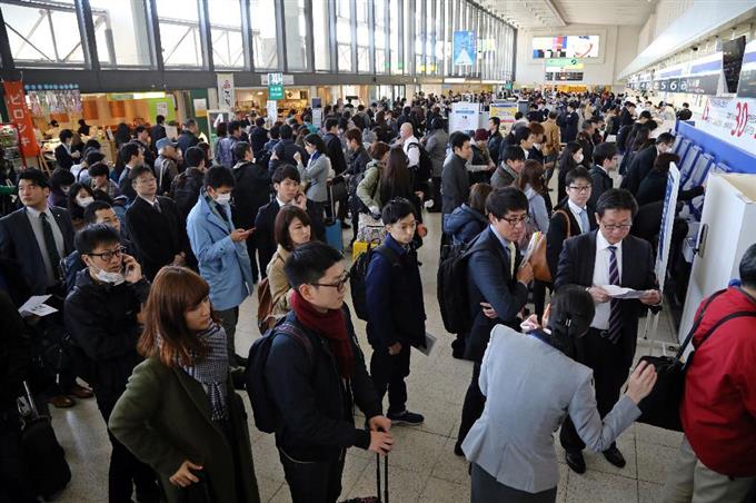 「大事な商談なのに」「欠航でツアーが中止に」 全日空システム障害