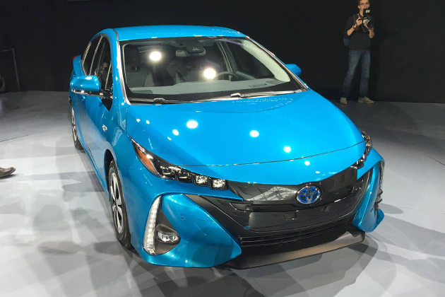 【速報】新型プリウスPHV“専用デザイン”で大胆な外観へと変貌!EV走行60km以上を実現!