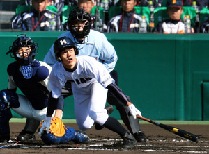 龍谷大平安が8強 2番久保田が2長短打と1盗塁