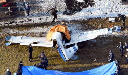 大阪・八尾空港で小型機墜落、４人死亡 着陸やり直し失敗か