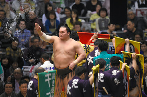 白鵬、４場所ぶり３６度目優勝…大相撲春場所