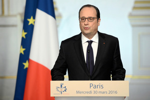 仏、テロ対策強化の憲法改正断念 大統領が表明