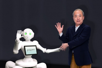 講談社、ヒト型多脚ロボット『Paper』(ペイパー)を発表