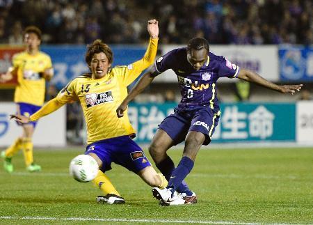 浦和、３連勝で暫定首位浮上 広島は３発快勝で初の連勝