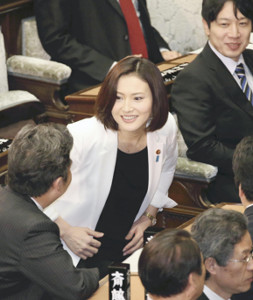 金子衆院議員、産休から復帰…一連の騒動を陳謝 2016年04月05日 23時51分