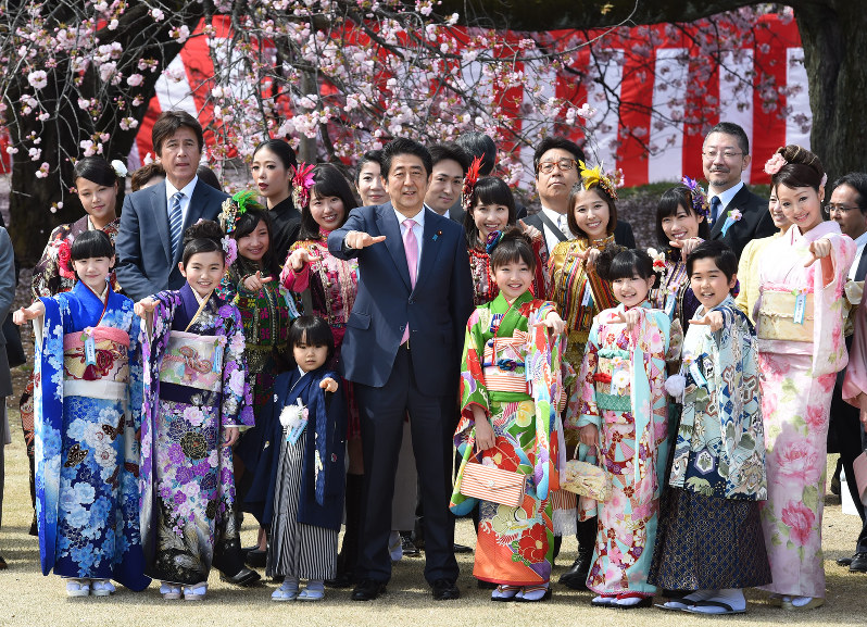 首相「私もまだ六分咲き」 桜を見る会で、長期政権に意欲
